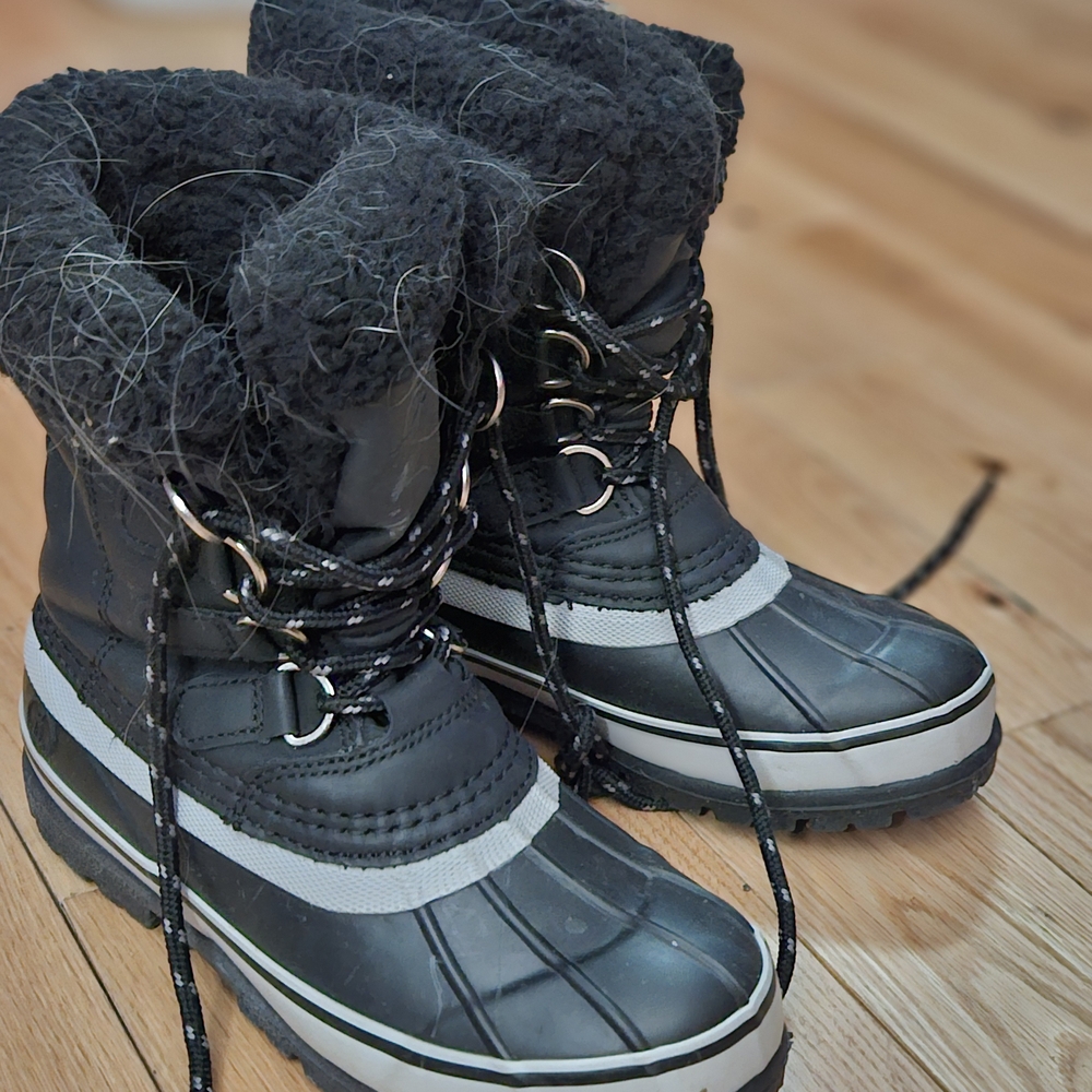3M Thinsulate Black and Gray Kids Boots